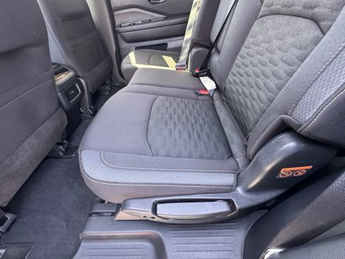 Certified 2025 Nissan Pathfinder SV FWD image 21