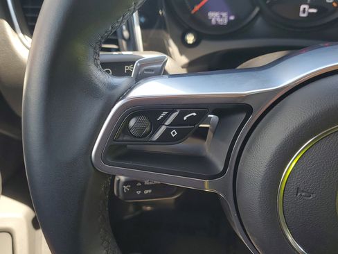 Used 2018 Porsche Macan image 25