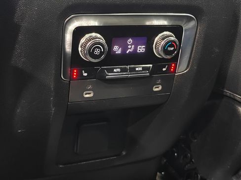 Used 2023 GMC Yukon XL Denali AWD/4WD image 34