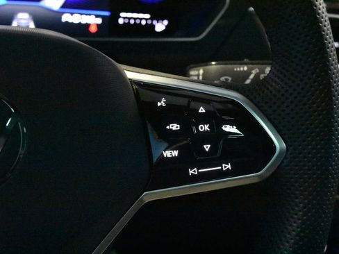 Used 2024 Volkswagen Tiguan SE R-Line image 10