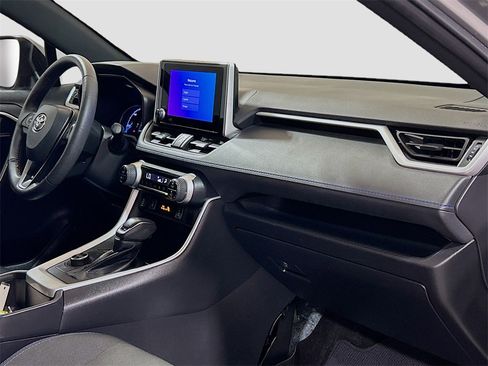 Used 2023 Toyota RAV4 SE image 27