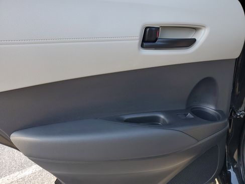 Used 2026 Toyota Corolla Cross L image 12