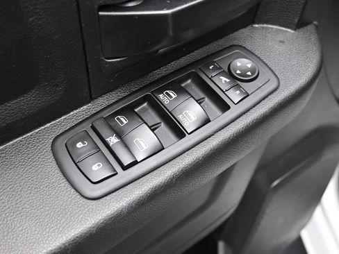 Used 2019 RAM 1500 Tradesman w/ Chrome Appearance Group RWD image 17