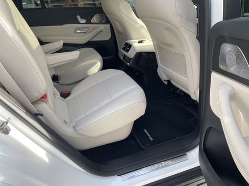 Certified 2025 Mercedes-Benz GLS 450 4MATIC image 46