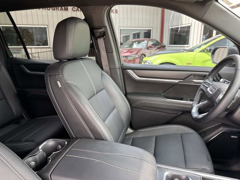 Used 2024 GMC Acadia Elevation w/ Black Edition FWD image 10