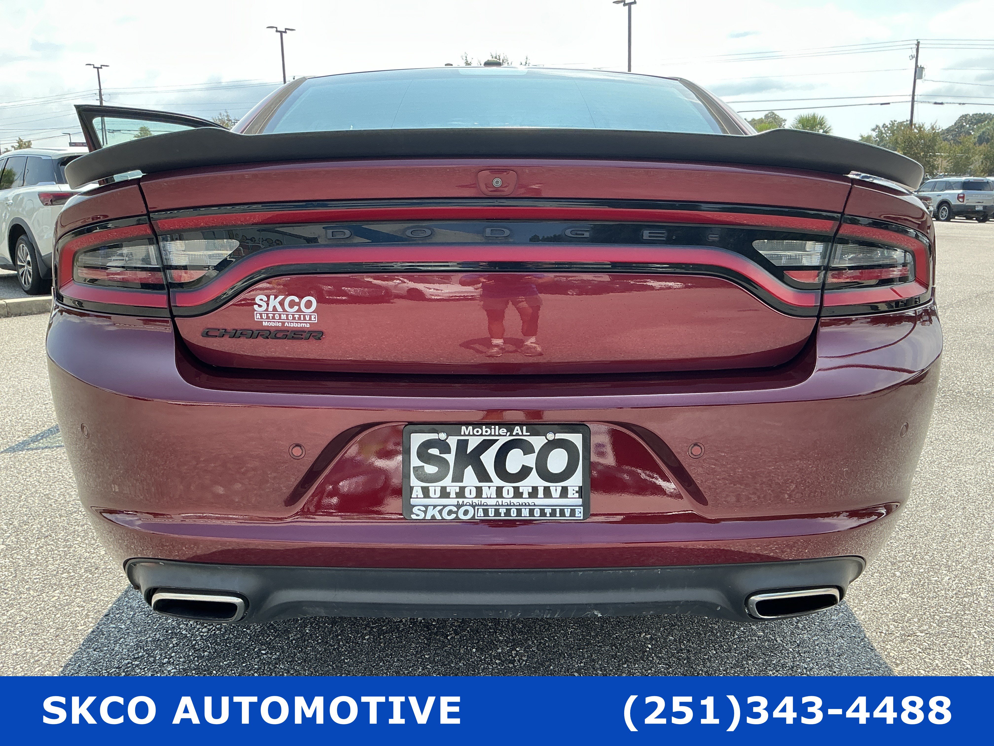 Used 2020 Dodge Charger SXT w/ Blacktop Package RWD image 4
