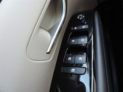 Used 2023 Hyundai Tucson Limited image 23