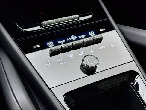Certified 2026 Porsche Cayenne GTS AWD/4WD image 22