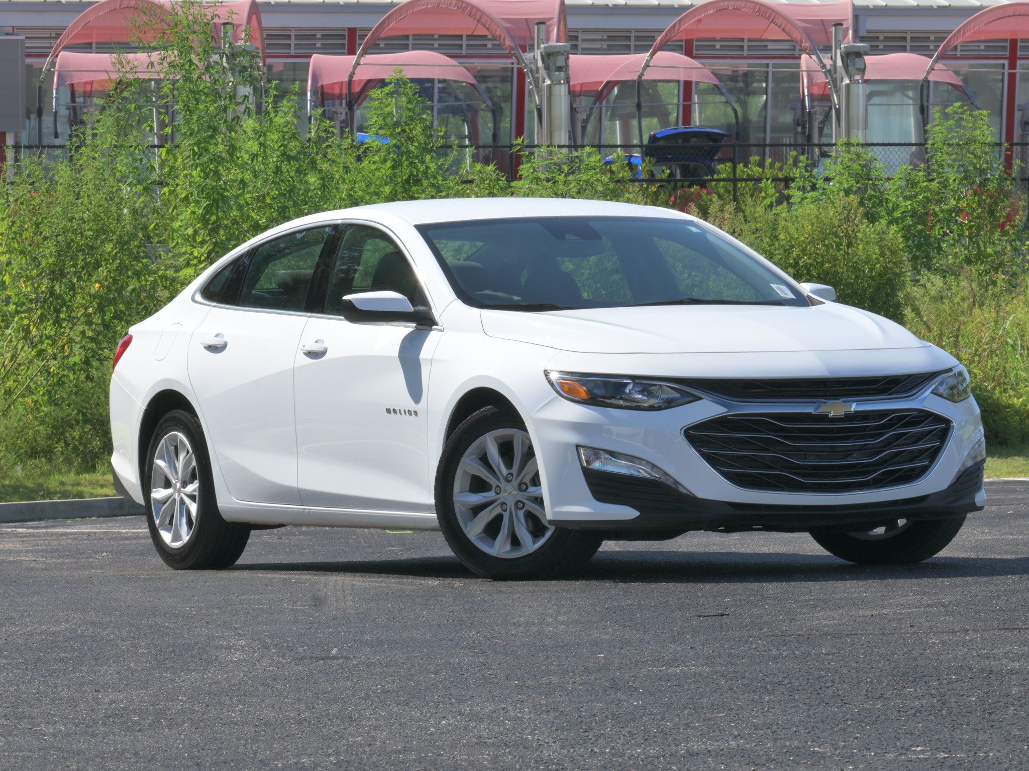 Used 2025 Chevrolet Malibu LT FWD image 2