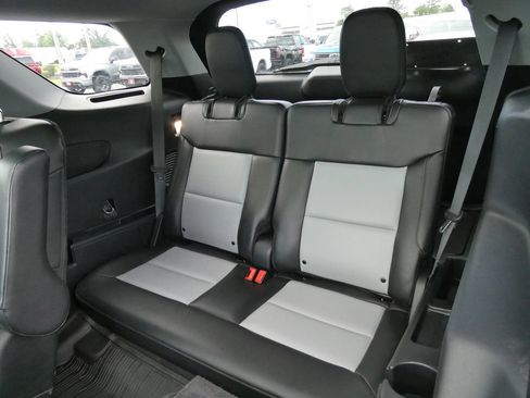 Used 2022 Ford Explorer XLT w/ Equipment Group 202A AWD/4WD image 21