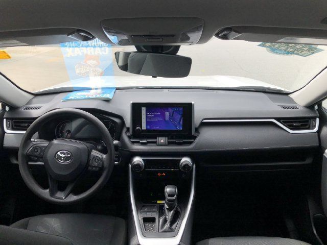 Used 2025 Toyota RAV4 XLE FWD image 15