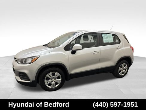 Used 2018 Chevrolet Trax LS FWD image 9
