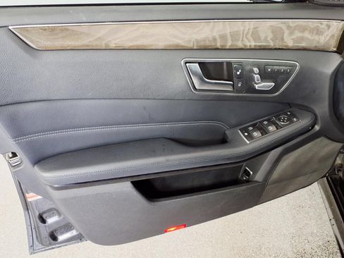 Used 2014 Mercedes-Benz E 350 Sedan image 25
