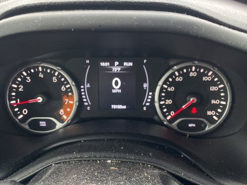 Used 2018 Jeep Renegade Latitude w/ Cold Weather Group image 12