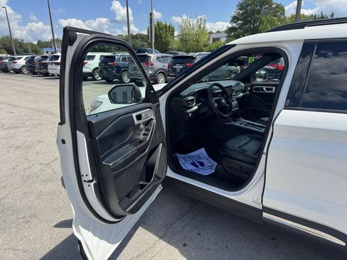 Used 2020 Ford Explorer XLT w/ Equipment Group 202A AWD/4WD image 16