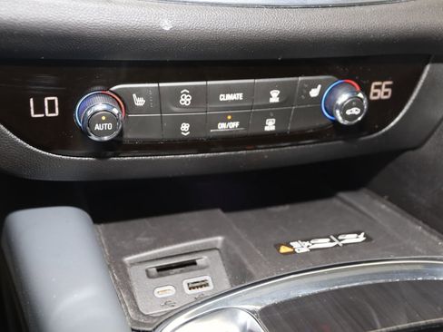 Used 2023 Buick Enclave Essence AWD/4WD image 28