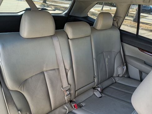 Used 2010 Subaru Outback 2.5i Limited image 12