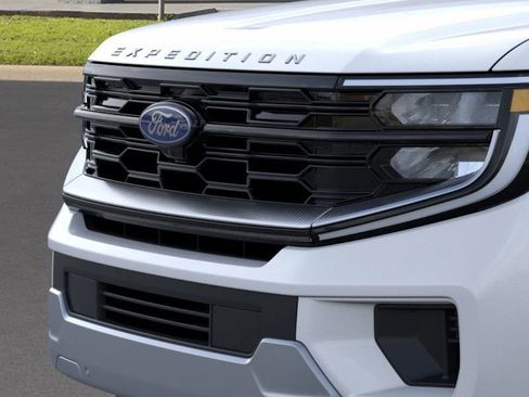 New 2025 Ford Expedition Platinum image 17