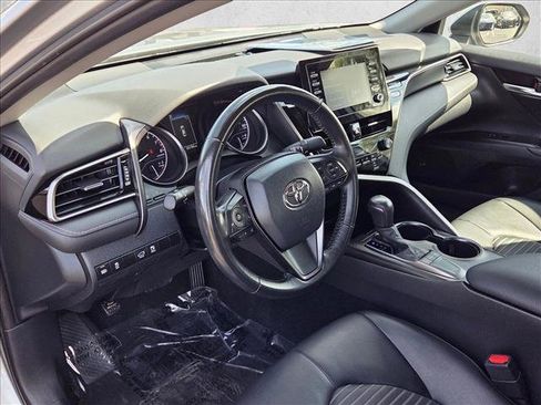 Used 2024 Toyota Camry SE image 10