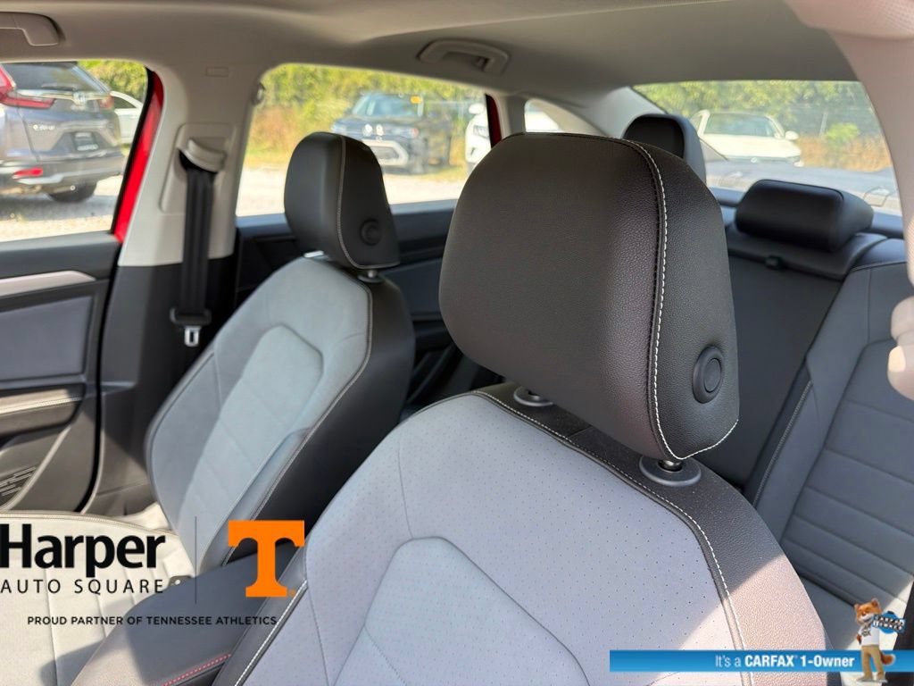 Used 2025 Volkswagen Jetta SE w/ Sunroof Package FWD image 12