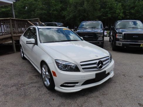 Used 2011 Mercedes-Benz C 300 4MATIC Sedan image 4