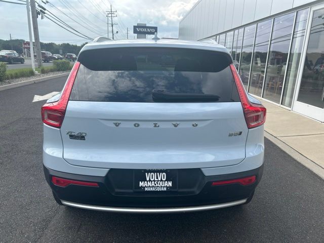 Used 2024 Volvo XC40 B5 Plus w/ Climate Package AWD/4WD image 4