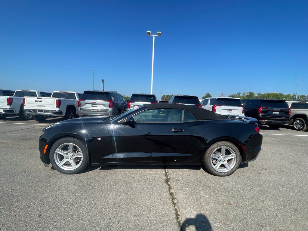 Used 2023 Chevrolet Camaro LT RWD image 10