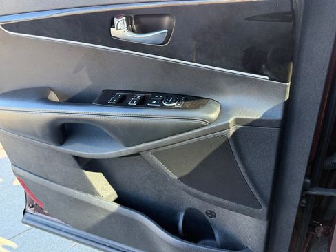 Used 2018 Kia Sorento LX image 31