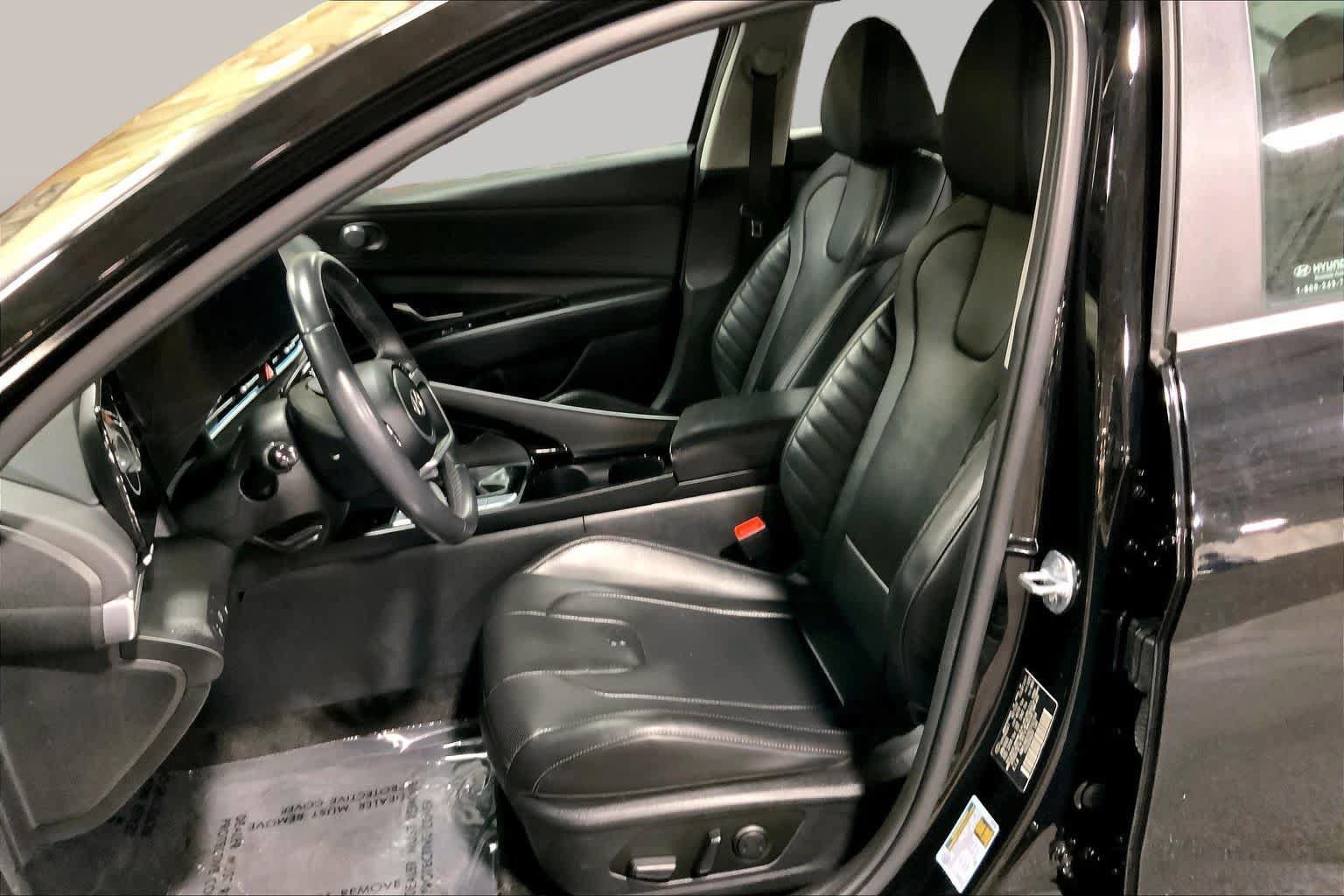 Used 2025 Hyundai Elantra Limited FWD image 8