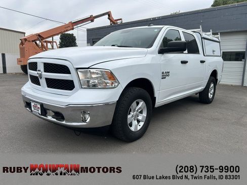 Used 2022 RAM 1500 Classic SLT w/ Electronics Group AWD/4WD image 3