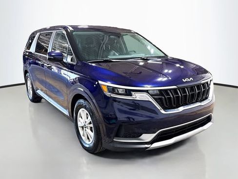 Used 2022 Kia Carnival LX FWD image 3