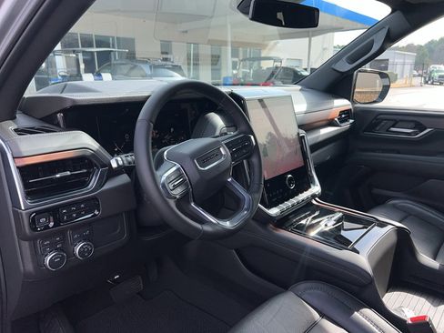 Used 2025 GMC Yukon Denali w/ Sun & Power Step Package image 22