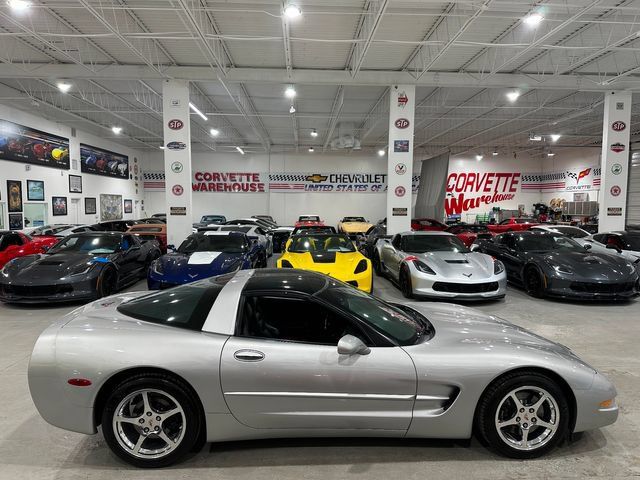Used 2004 Chevrolet Corvette Coupe w/ Preferred Equipment Group RWD image 5