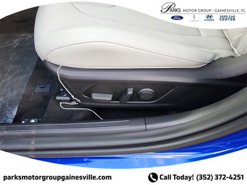 New 2025 Hyundai Elantra Limited image 16