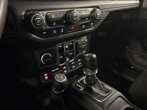 Used 2024 Jeep Wrangler Unlimited Rubicon 4xe AWD/4WD image 28