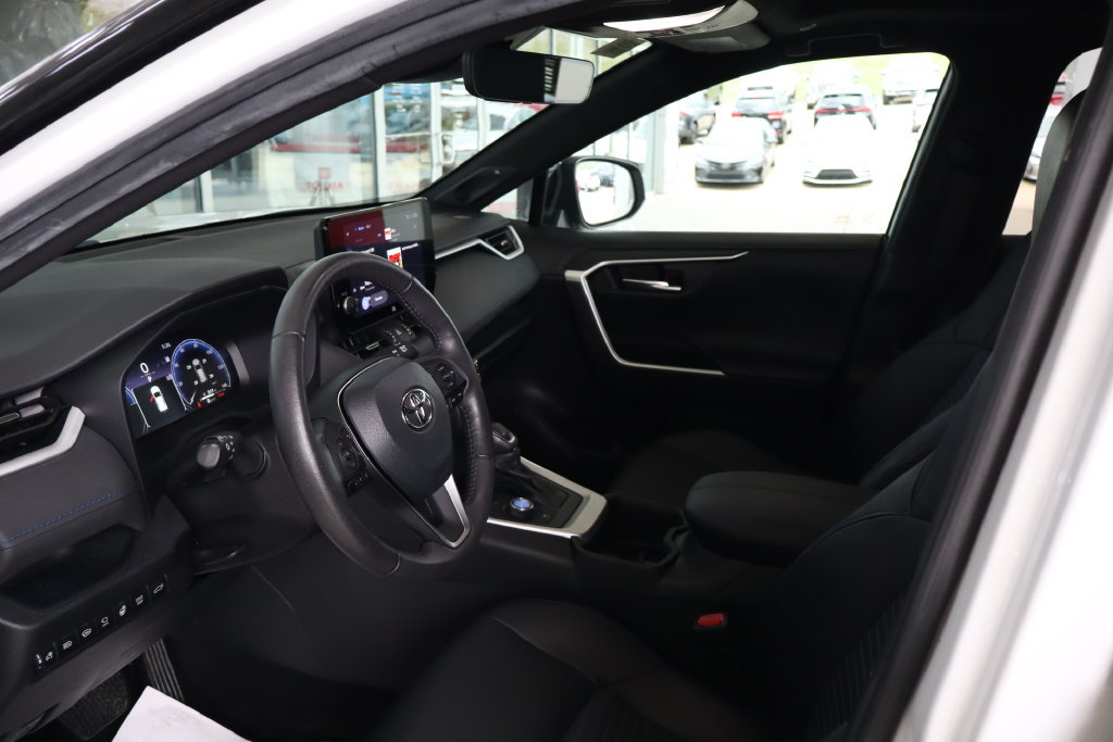 Used 2023 Toyota RAV4 XSE AWD/4WD image 18