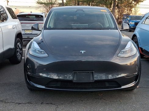 Used 2024 Tesla Model Y Long Range image 3