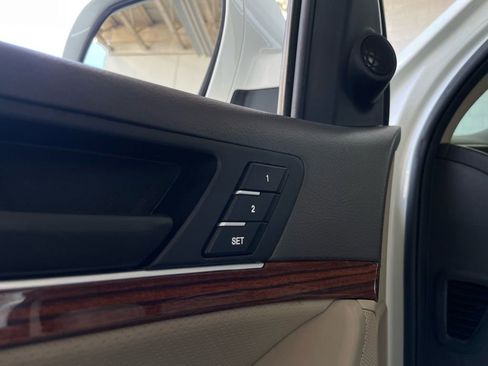 Used 2012 Hyundai Veracruz Limited w/ Entertainment Pkg image 35