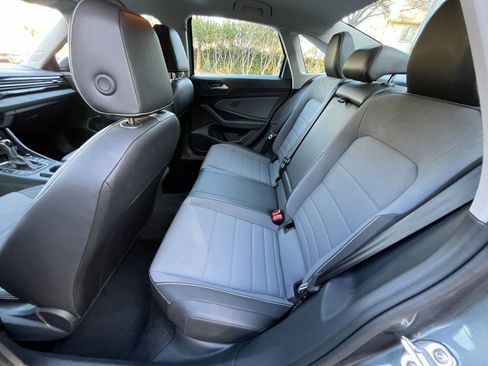 Used 2025 Volkswagen Jetta SE image 25