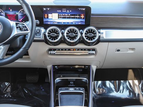 Certified 2025 Mercedes-Benz GLB 250 4MATIC image 13