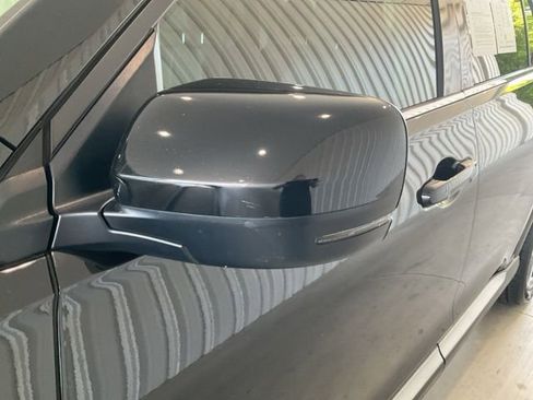 Used 2025 Honda Pilot Touring image 3
