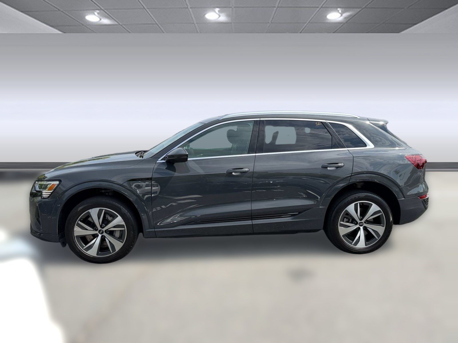 Used 2024 Audi Q8 e-tron Premium Plus AWD/4WD image 2
