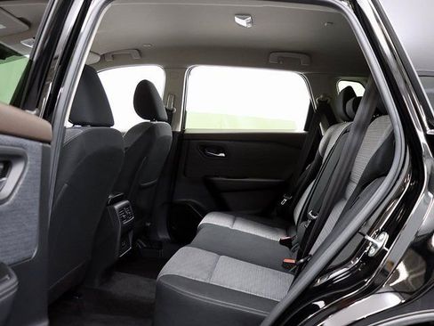 Used 2023 Nissan Rogue SV image 11