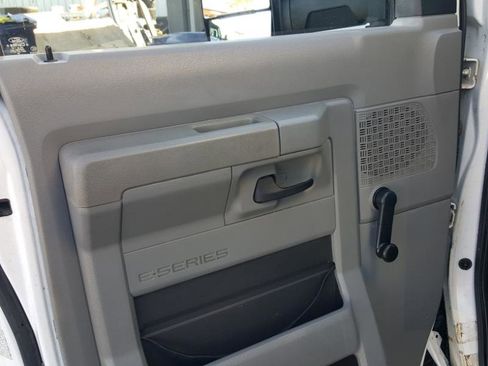 Used 2017 Ford E-350 and Econoline 350 Super Duty image 16