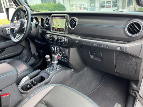 Used 2022 Jeep Wrangler Unlimited Rubicon 4xe w/ Cold Weather Group AWD/4WD image 47