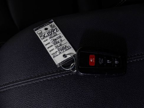 Used 2022 Toyota RAV4 XLE Premium image 33