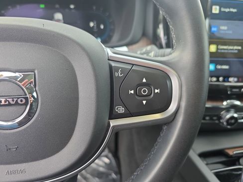 Certified 2022 Volvo XC60 B5 Momentum w/ Climate Package image 28