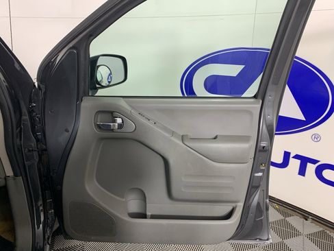 Used 2015 Nissan Frontier SV image 38