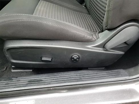 Used 2019 Dodge Challenger SXT image 13