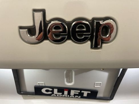 Used 2019 Jeep Cherokee Latitude w/ Popular Appearance Group AWD/4WD image 23